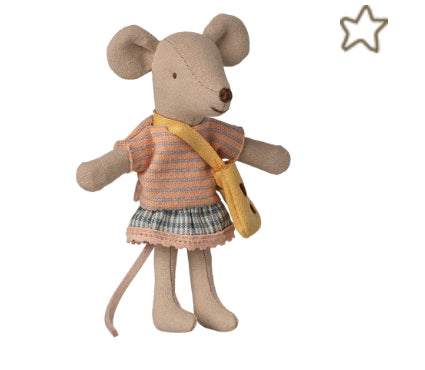 Little sister mouse with bag- magnet hands