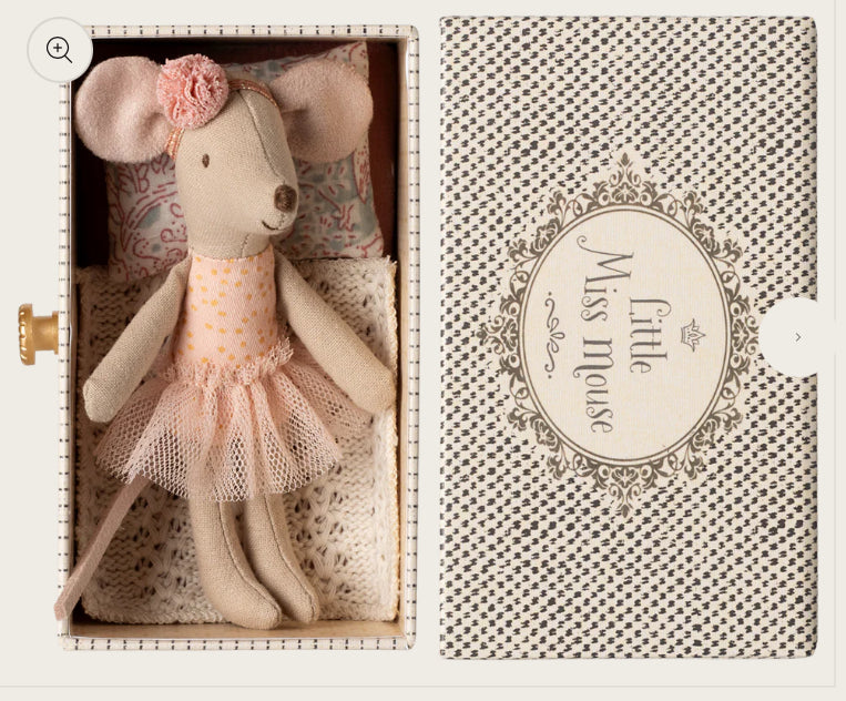 Dance Mouse in Daybed, Little Sister
