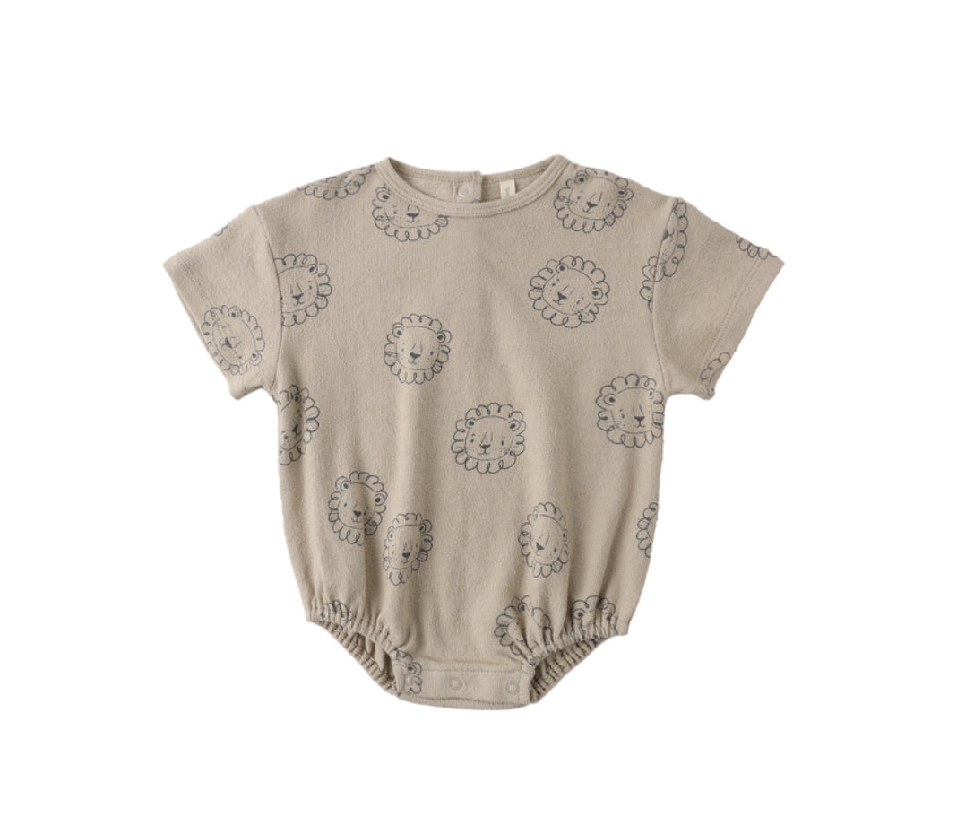 RELAXED SHORT SLEEVE BUBBLE ROMPER LION
