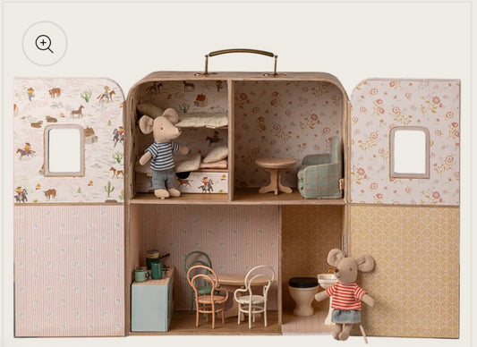 SuitCasa, Little sister and brother mouse