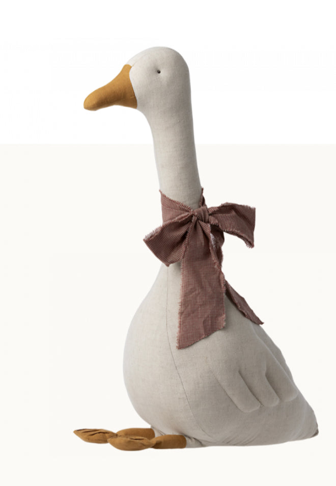 Goose H 27.5” x W 18”