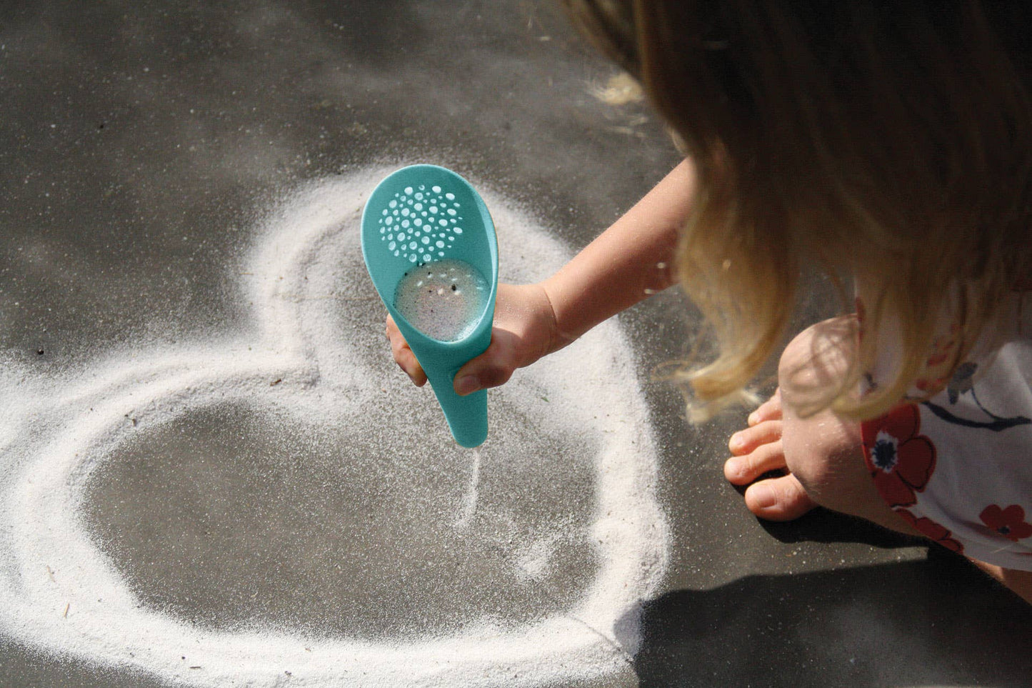 Cuppi - Shovel, Sifter and Ball all in one!: