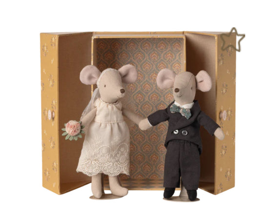 Wedding mice couple in box, Mum and Dad