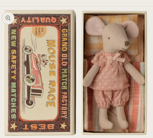Big sister mouse in matchbox with magnet hands