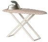 Iron and ironing board, Mouse