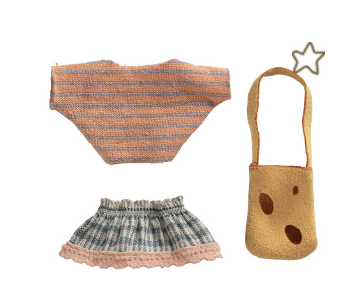 Clothes and bag, Little sister mouse