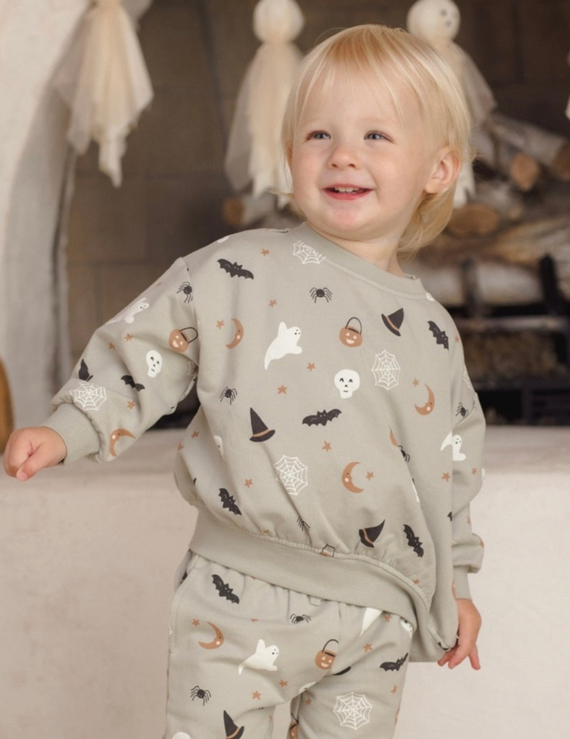 RELAXED FLEECE SWEATSHIRT + SWEATPANT HALLOWEEN THINGS