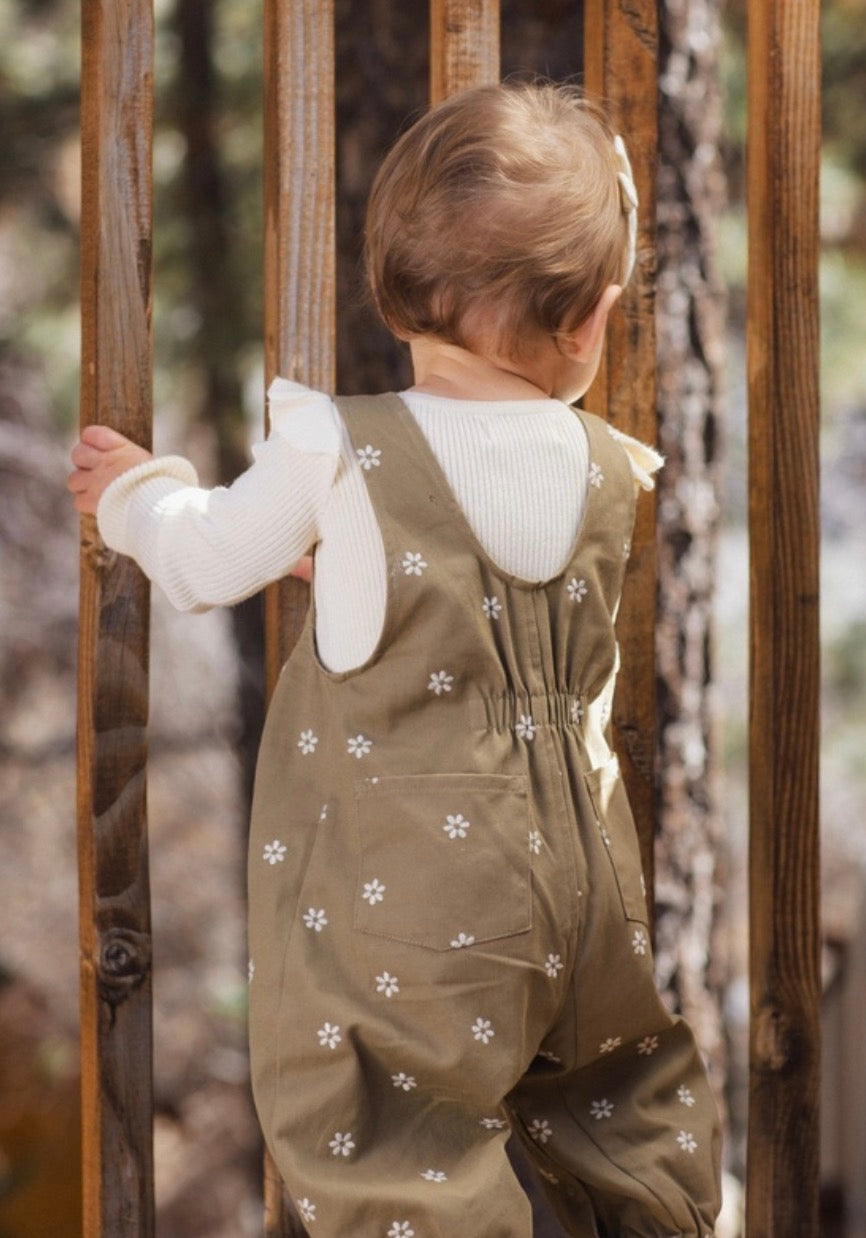 VINTAGE OVERALL EMBROIDERED DAISIES
