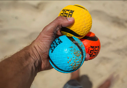 Zag Ball, bounces on water